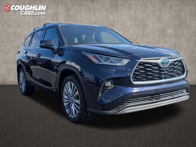 2022 Toyota Highlander Hybrid Platinum