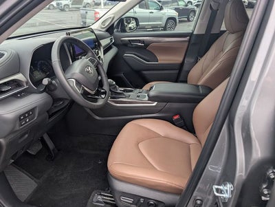 2025 Toyota Highlander Hybrid Limited 25th Edition