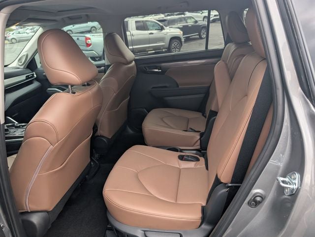 2025 Toyota Highlander Hybrid Limited 25th Edition