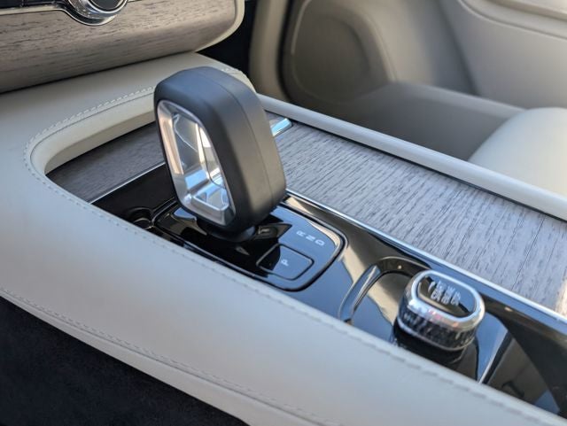 2023 Volvo XC90 B5 Plus