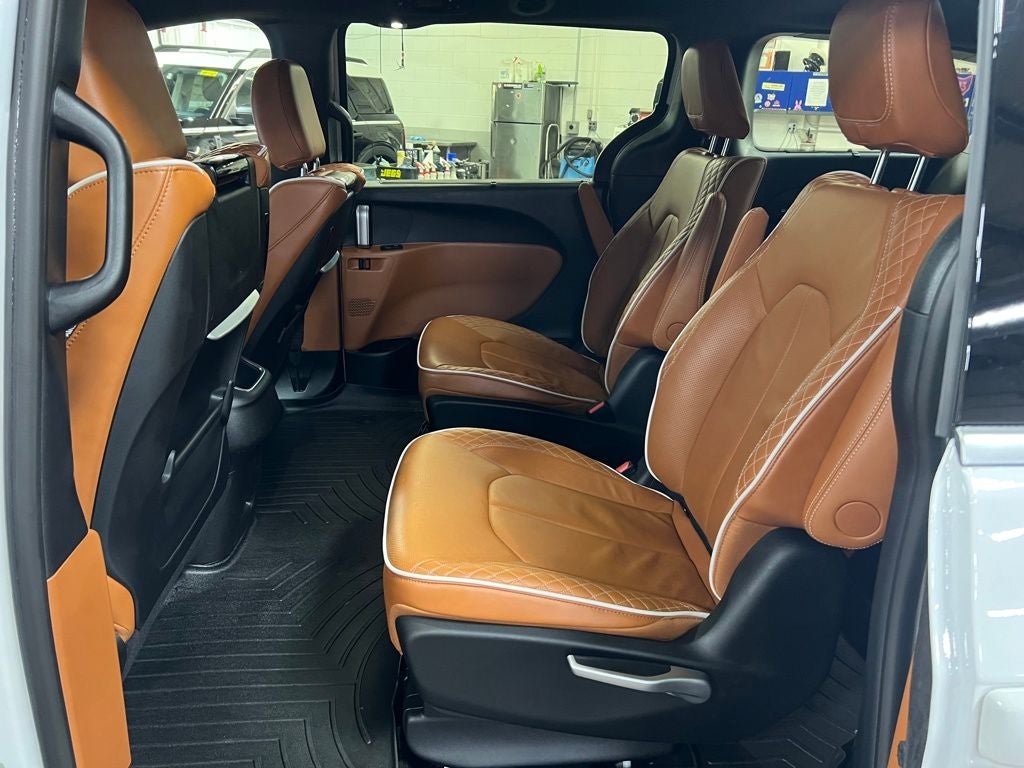 2024 Chrysler Pacifica Hybrid Pinnacle
