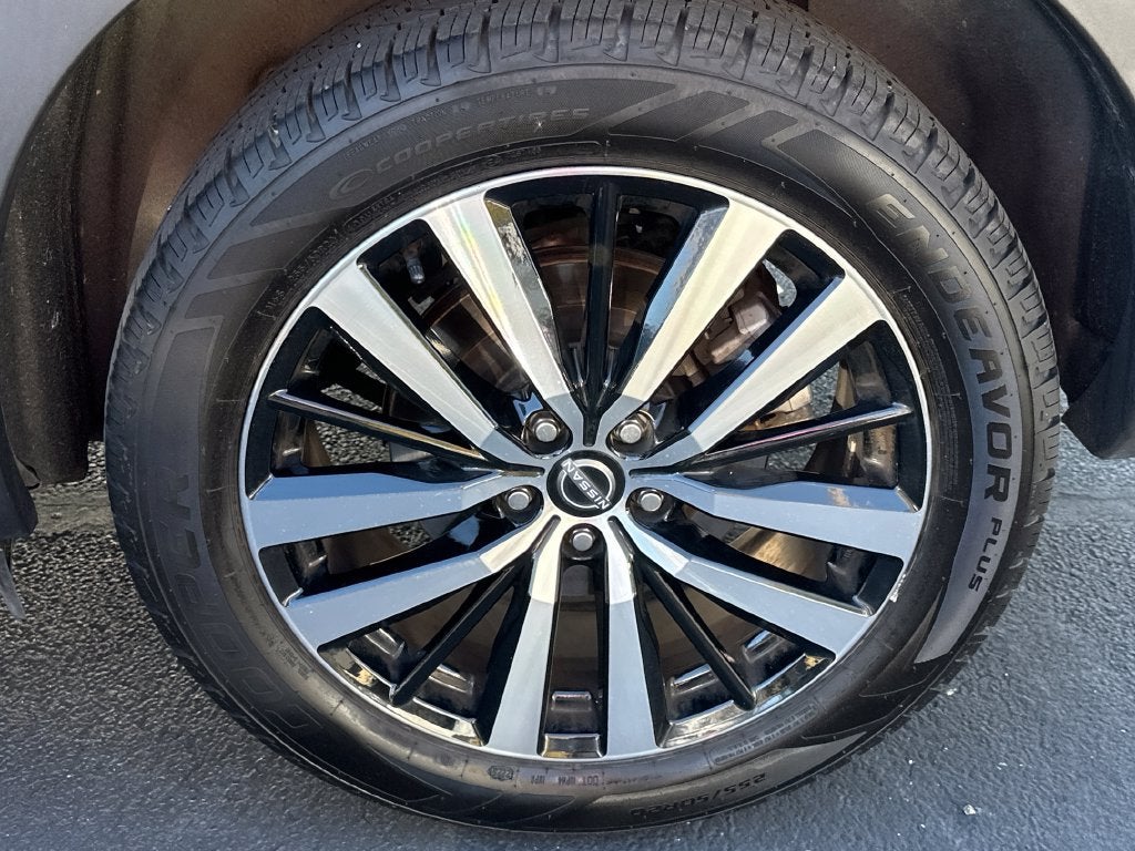 2023 Nissan Pathfinder Platinum