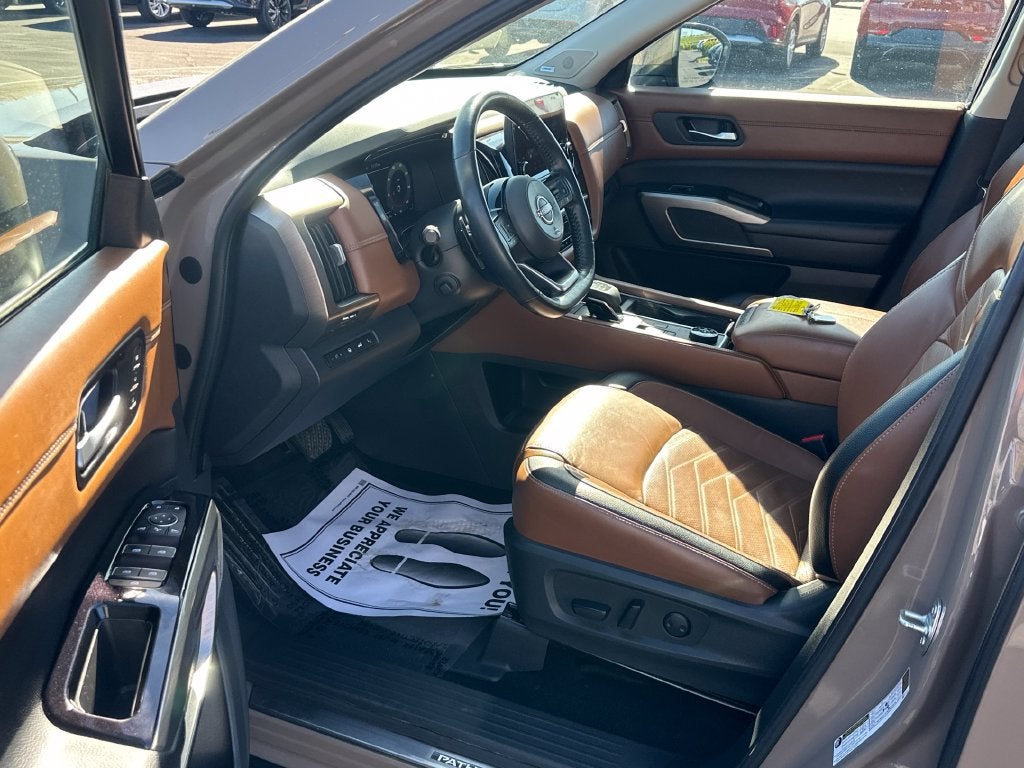 2023 Nissan Pathfinder Platinum