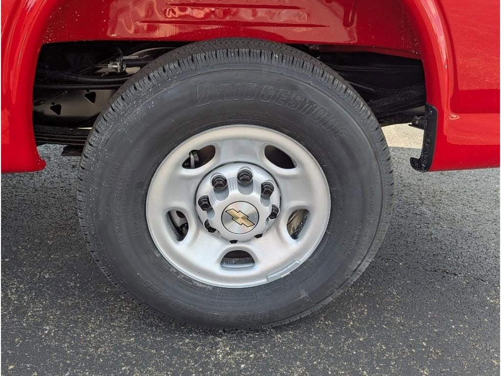 2025 Chevrolet Express Cargo WT