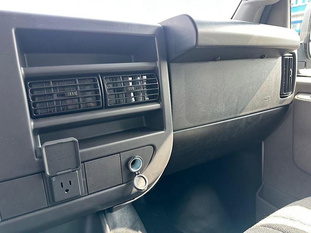 2025 GMC Savana Cargo 2500 Work Van