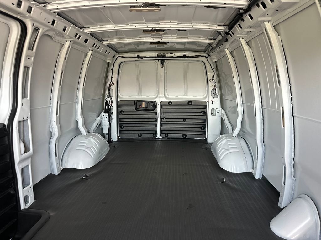 2025 Chevrolet Express Cargo 3500 WT