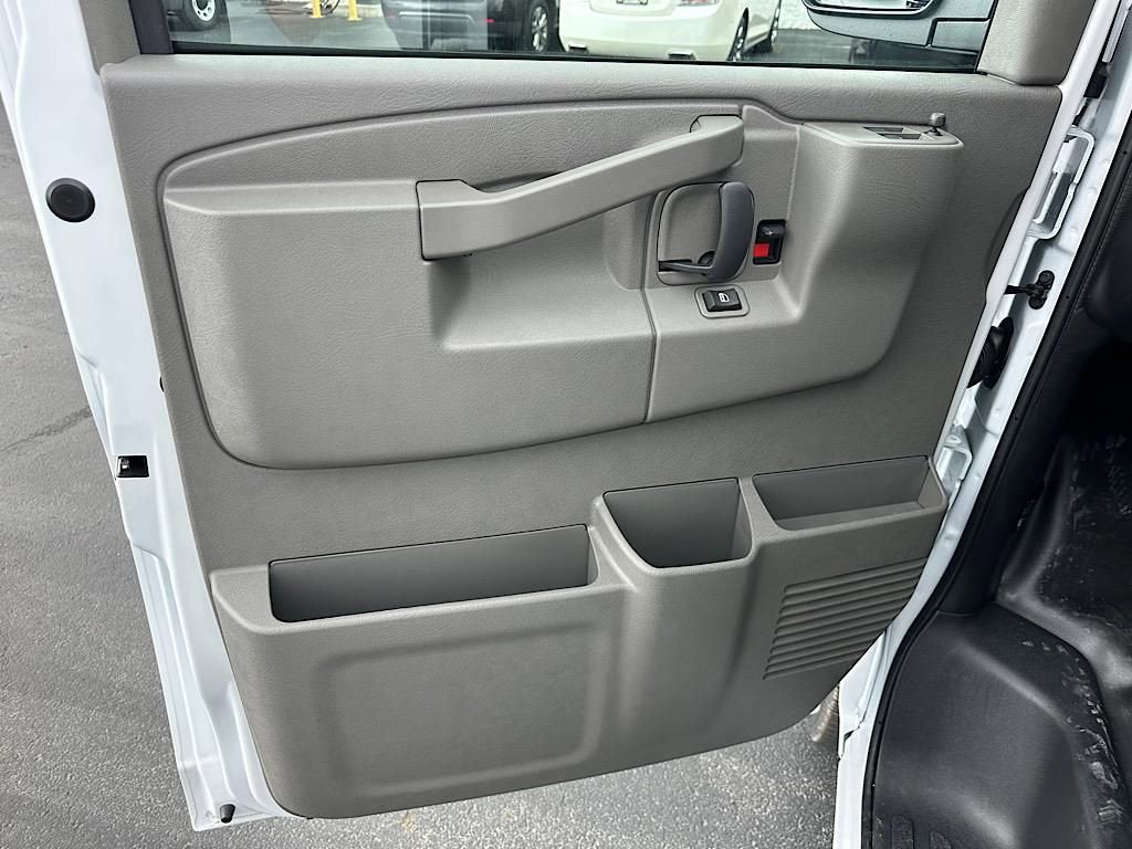 2025 Chevrolet Express Cargo 3500 WT