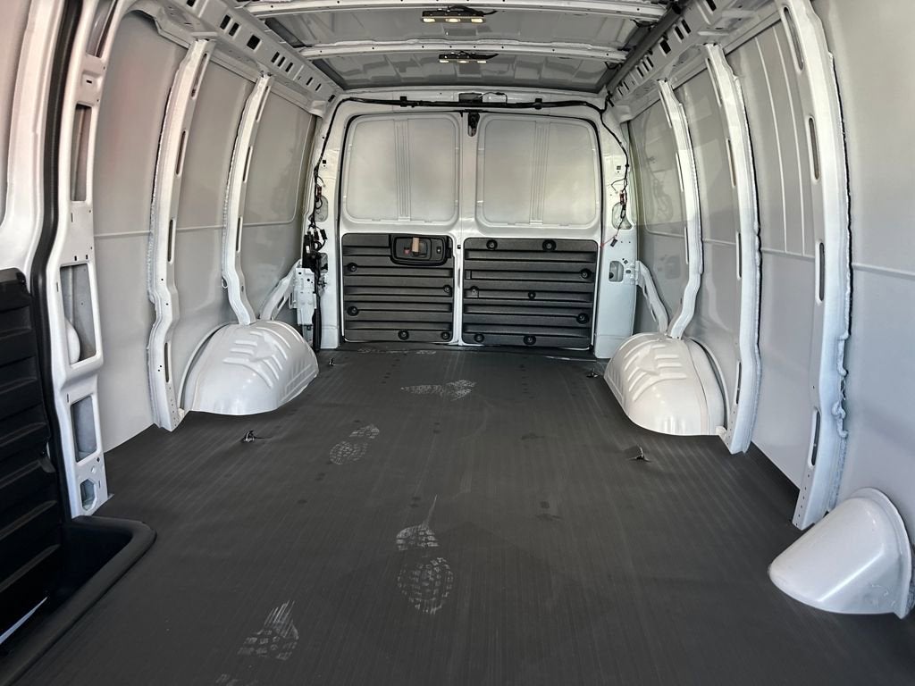 2025 Chevrolet Express Cargo 3500 WT