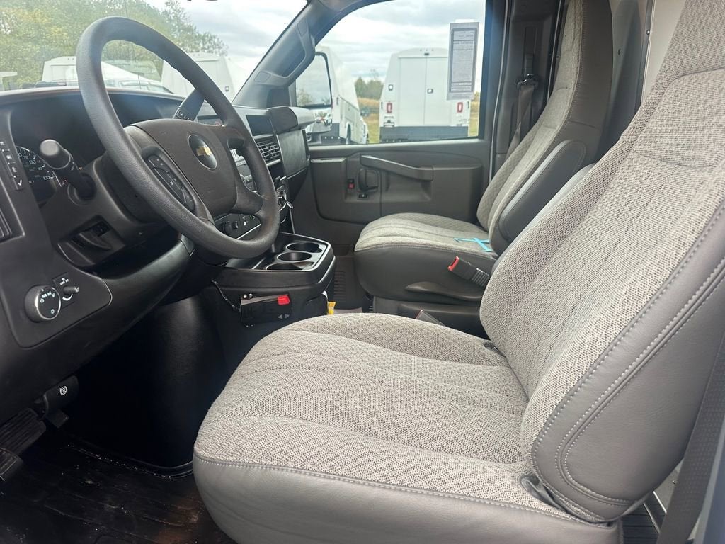 2025 Chevrolet Express Cutaway 3500 1WT