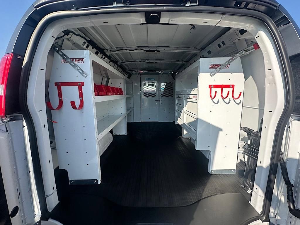 2025 Chevrolet Express Cargo WT