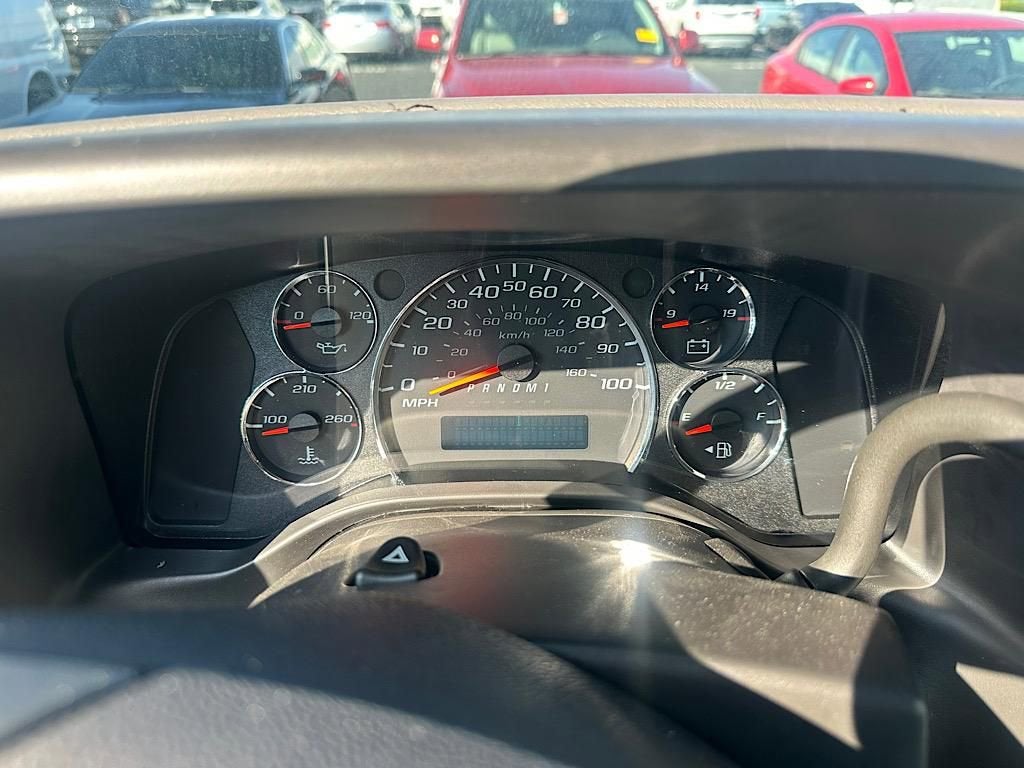 2025 Chevrolet Express Cargo WT