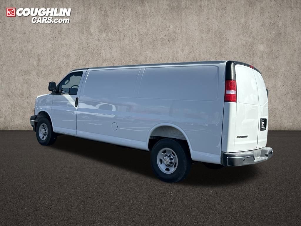 2025 Chevrolet Express Cargo WT