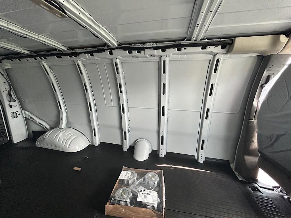 2025 Chevrolet Express Cargo WT