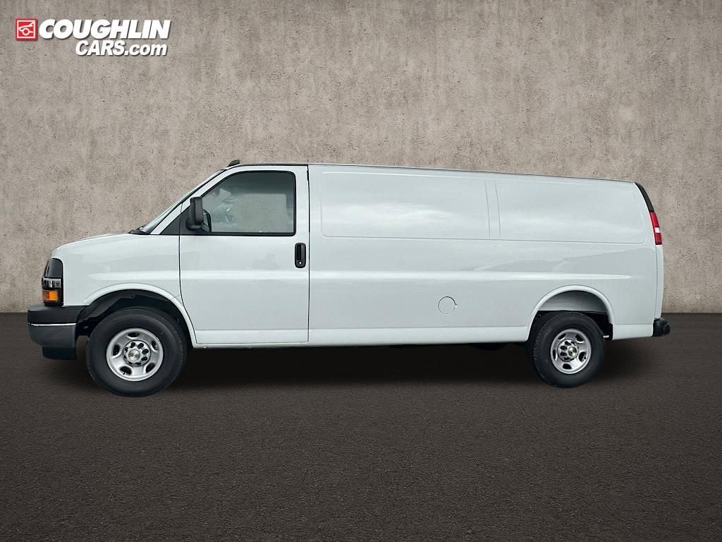 2025 Chevrolet Express Cargo WT