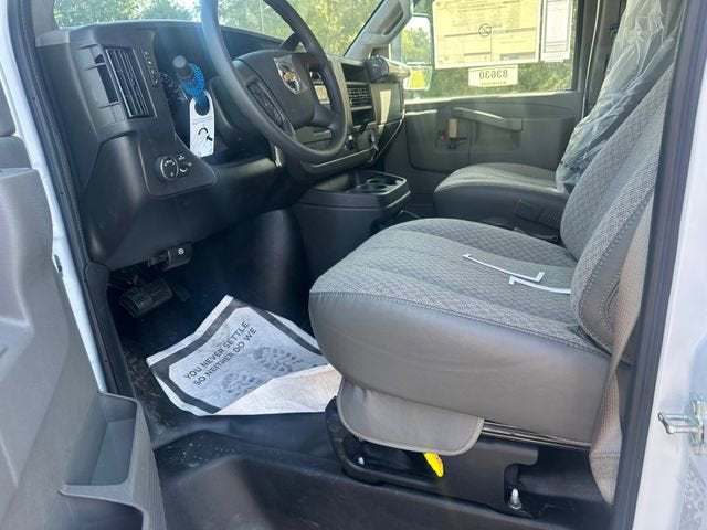 2025 Chevrolet Express Cutaway 3500 1WT