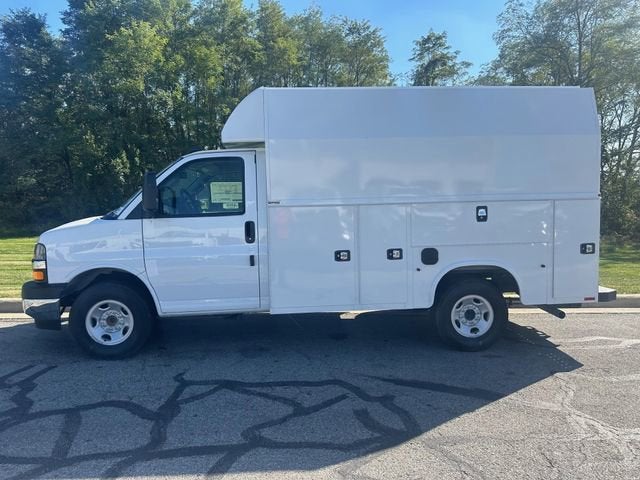 2025 Chevrolet Express Cutaway 3500 1WT