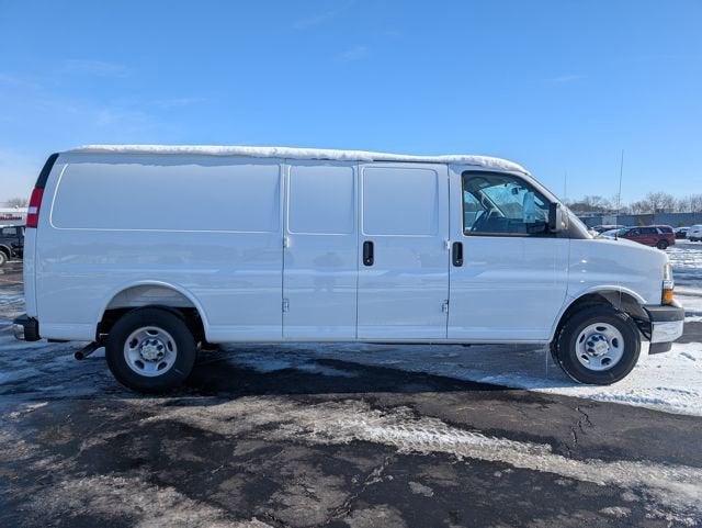 2025 Chevrolet Express Cargo 3500 WT