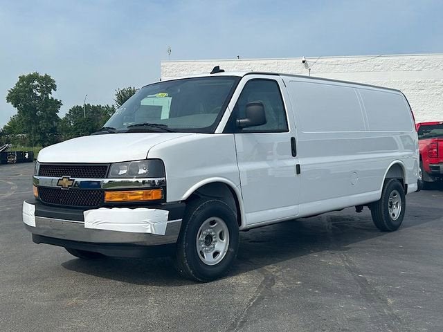 2025 Chevrolet Express Cargo WT