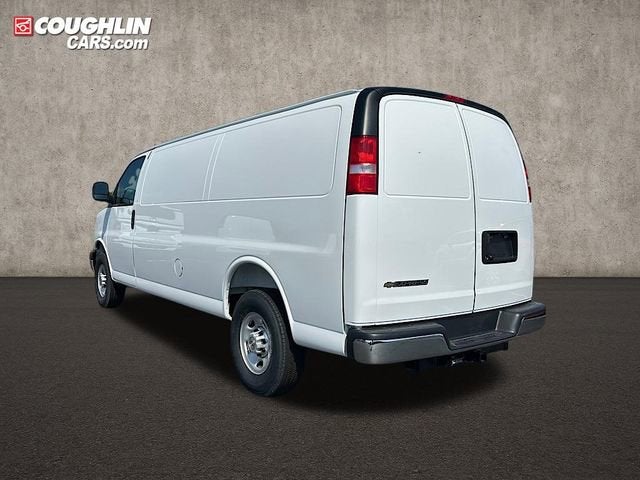 2025 Chevrolet Express Cargo 3500 WT